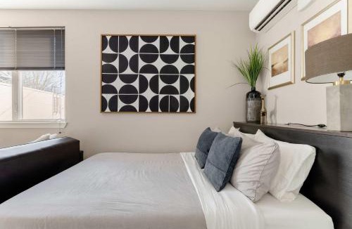 Belmont Apartment | Stay Portland - Sunny Studio - New Build - AC - Fast WiFi
