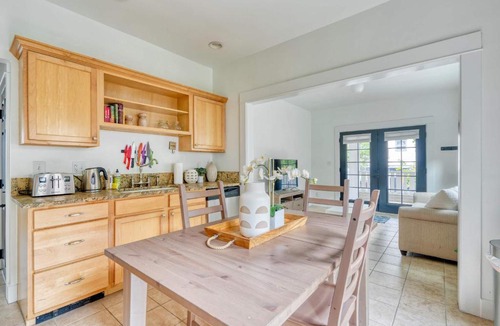 Belmont Apartment | Stay Portland - The Sunnyside Cottage, Local Shops & Nightlife