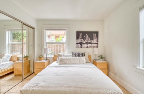 Belmont Apartment | Stay Portland - The Sunnyside Cottage, Local Shops & Nightlife