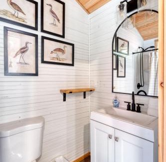 Hosford-Abernethy House | Stay Portland - Tiny Farmhouse - Walk to Local Shops & Restaurants