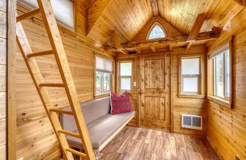 Hosford-Abernethy House | Stay Portland - Tiny Log Cabin - Walk to Local Shops & Eateries