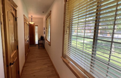 Coeur d'Alene House | StayAwhile Luxury Townhome Cd'A 5 minutes to lakes and Silverwood