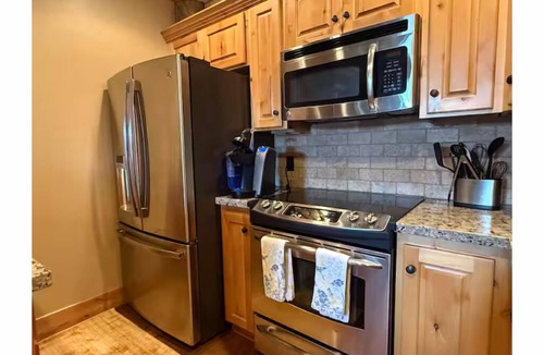 Victor House | StayGK Teton Springs – Cozy Condo w/Patio & Grill