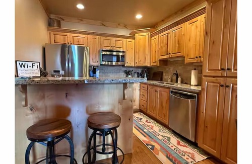 Victor House | StayGK Teton Springs – Cozy Condo w/Patio & Grill