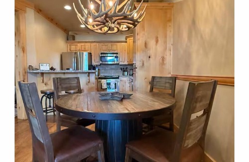 Victor House | StayGK Teton Springs – Cozy Condo w/Patio & Grill