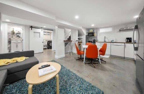 Arbor Lodge Apartment | #StayInMyDistrict Arbor Lodge & Popular Overlook