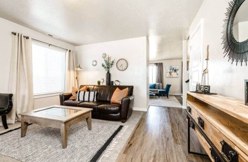 Meridian House | #StayInMyDistrict Comfy Meridian Home Near Eagle