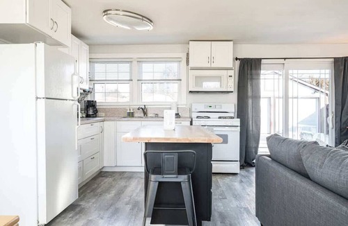 Depot Bench House | #StayinMyDistrict Depot Bench Monthly