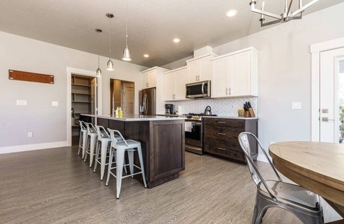 Meridian House | #StayinMyDistrict Modern & Stylish Meridian Home