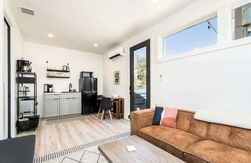 Boise Apartment | #StayinMyDistrict NEBoise HOTTUB