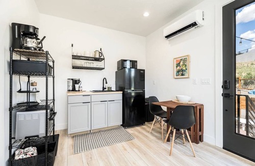 Boise Apartment | #StayinMyDistrict NEBoise HOTTUB