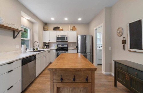 Eagle House | #StayInMyDistrict Spacious & Updated in Eagle