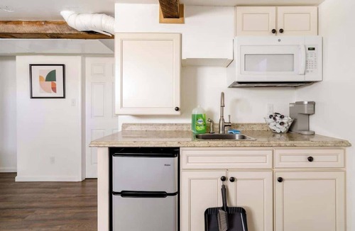 Hosford-Abernethy House | Steps to Bars, Food & Breweries 1BR Sleeps 4