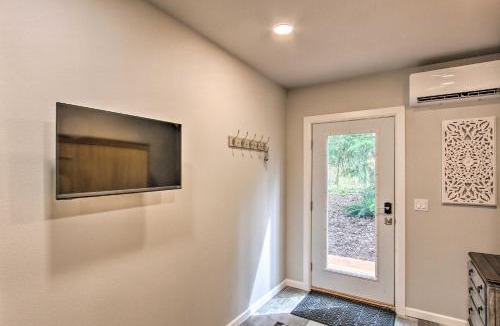 Pierce County Apartment | Steps to Foothills Trail Unique Carbonado Studio