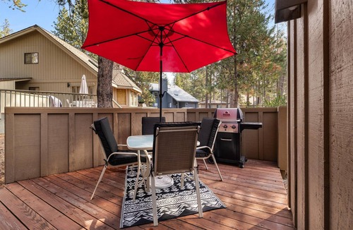 Sunriver Ski Chalet | Steps to Village, A/C, Hot Tub, 6 SHARC, Bikes