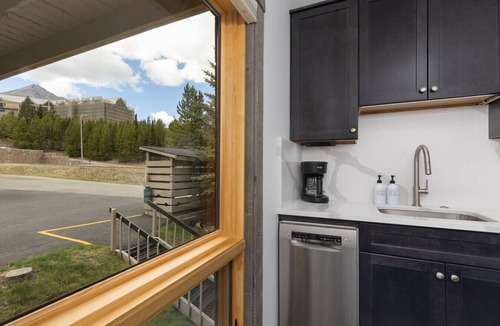 Big Sky Condo | Stillwater Studio 1037