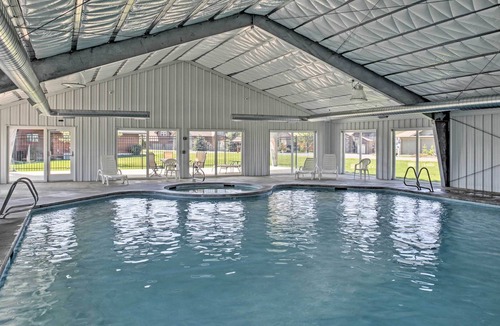 Blanchard Condo | StoneRidge Golf Condo w/ Pool Access + Mtn Views!