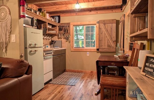 Ashford House | Storybook Cabin on Sahara Creek - 8mi to MRNP!