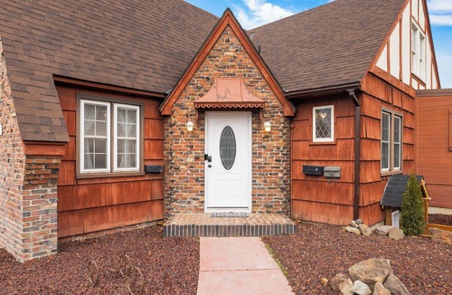 Nampa House | Storybook Cottage in the heart of Nampa