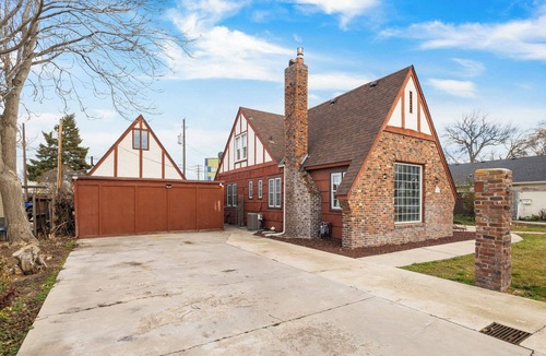 Nampa House | Storybook Cottage in the heart of Nampa
