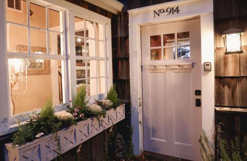 Coupeville House | Storybook family cottage perched atop Penn Cove