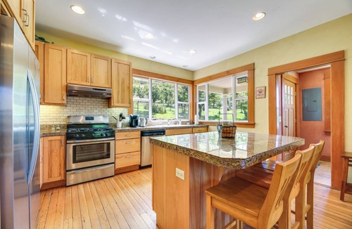 Hood River House | 'StoryBook Glade’ Historical Homestead w/Views!