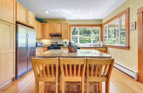 Hood River House | 'StoryBook Glade’ Historical Homestead w/Views!
