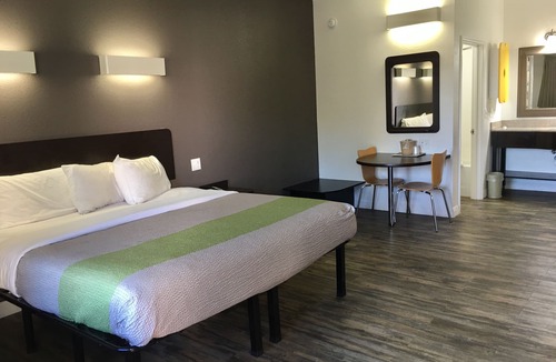 Twin Brook Hotel | Studio 6 Chattanooga, TN - East