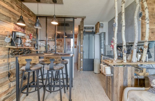 Eclose-Ouest Apartment | Studio 'Exceptional View' with Mountain Views, Balcony, and Wi-Fi