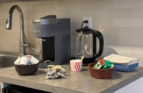 Forest Grove Apartment | Studio in Forest Grove offers a ground-floor apartment in Forest Grove, Oregon.