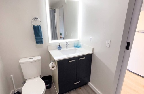 Southcenter Apartment | Studio near airport sleeps 4 near Bellevue | Seattle | Renton