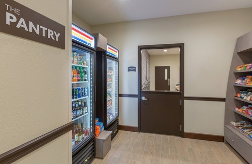 Fremont Apartment | Studio Near Downtown | Breakfast + Pool Access!