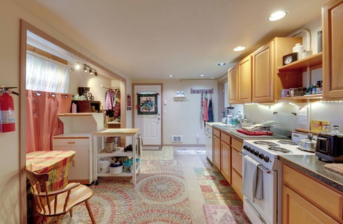 Hot Springs Apartment | Studio Near Hot Minerals Soak: 360-View of Valley!