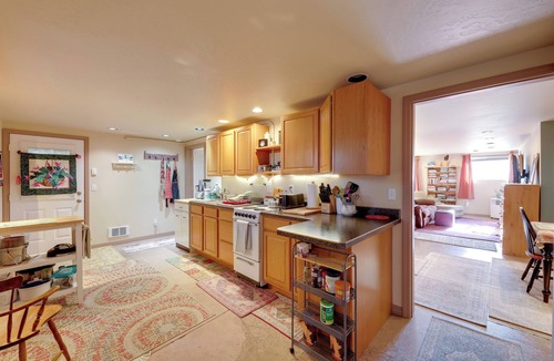 Hot Springs Apartment | Studio Near Hot Minerals Soak: 360-View of Valley!