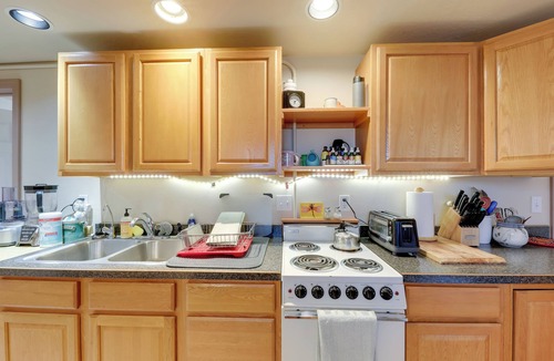 Hot Springs Apartment | Studio Near Hot Minerals Soak: 360-View of Valley!