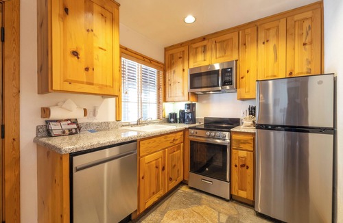 Tahoya Shores Hotel | Studio Unit | Kitchen | Outdoor Pool, Free Parking, Spa Tub & Lake Access