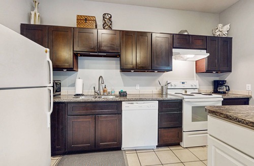 Bonney Lake Apartment | Studio unit with full kitchen, W/D, fireplace, & patio area