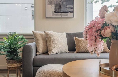 Ravenna Condo | Stunning 3BR Modern Designer TH @ UW & GreenLake