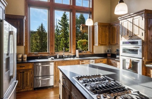 Gallatin Gateway House | Stunning 5 Bedroom Big Sky Home on 20 Acres