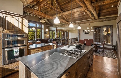 Gallatin Gateway House | Stunning 5 Bedroom Big Sky Home on 20 Acres