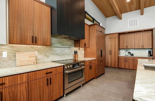 Sandpoint Villa | Stunning Designer Rental with Breathtaking Views for a Memorable Escape in Nature by Lake Pend Orielle in Idaho