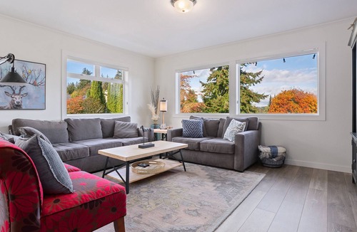 Sudden Valley House | Stunning Geneva 4-Bedroom Villa W/ Lake View and Hot Tub