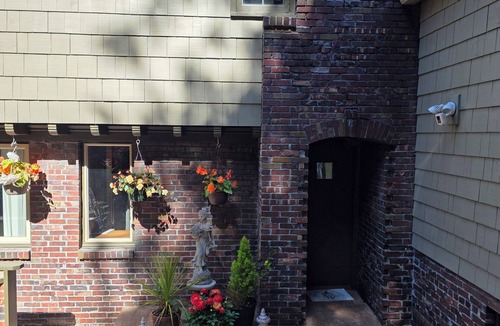 Seahurst House | Stunning High Bank 3 BDRM w/Ballroom on the Salish Sea