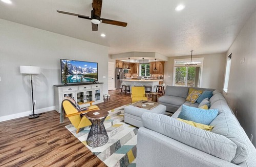 Donnelly House | Stunning Home Close to Lake Cascade