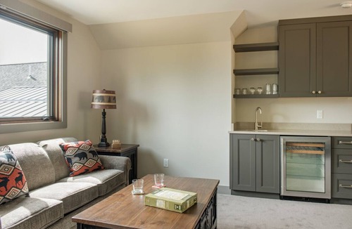 Big Sky House | Stunning Home with Beautiful Lone Peak Views! Hot Tub
