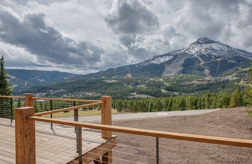 Big Sky House | Stunning Home with Beautiful Lone Peak Views! Hot Tub