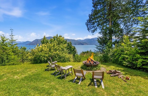 Sagle House | Stunning Lakeview Tiny Home w/Private Hot Tub