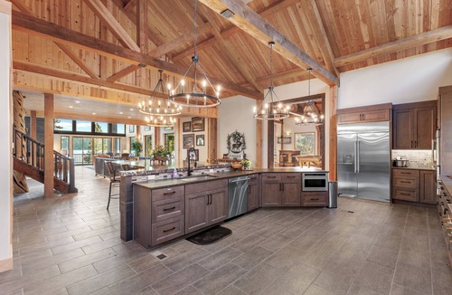 Hayden Cabin | Stunning Lodge on 500 ft Waterfront♦7BR-Sleeps 21♦Spa&Dock♦Reunions&Small Events
