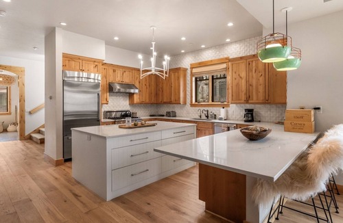 Big Sky House | Stunning, Modernized Town Center Home! Hot Tub! 15 Min Drive to Resort!