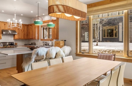 Big Sky House | Stunning, Modernized Town Center Home! Hot Tub! 15 Min Drive to Resort!